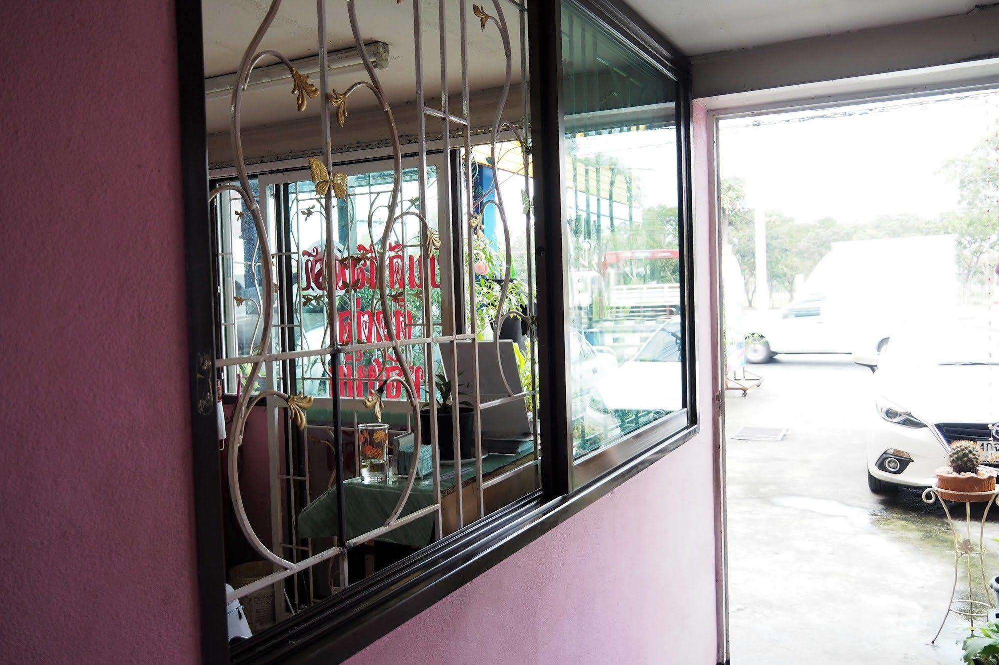 Wind Inn Bangkok Exterior foto